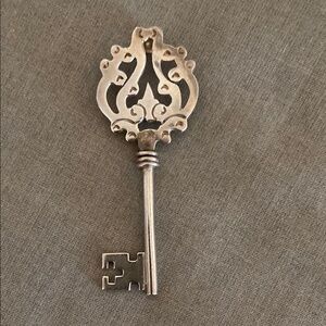 Vintage sterling silver key pendant